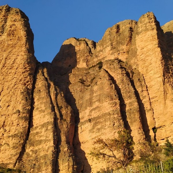 ESCALADAS EN LOS MALLOS DE RIGLOS. DIRECTA AS CIMAS. EL FIRE