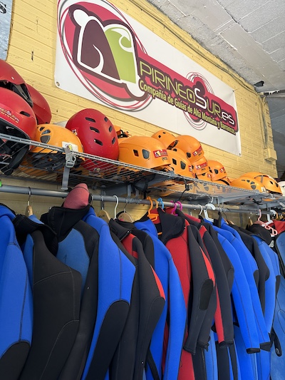 Alquiler de neoprenos, equipos de barranco y vía ferrata en Jaca