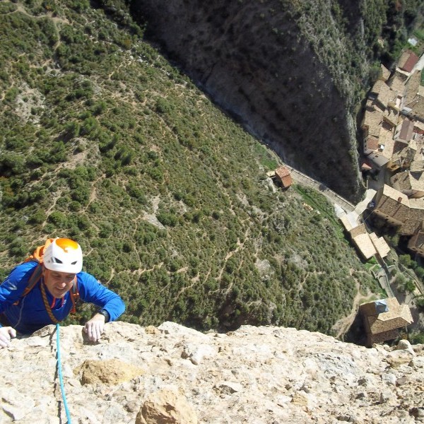 ESCALADAS EN LOS MALLOS DE RIGLOS. FRECHIN