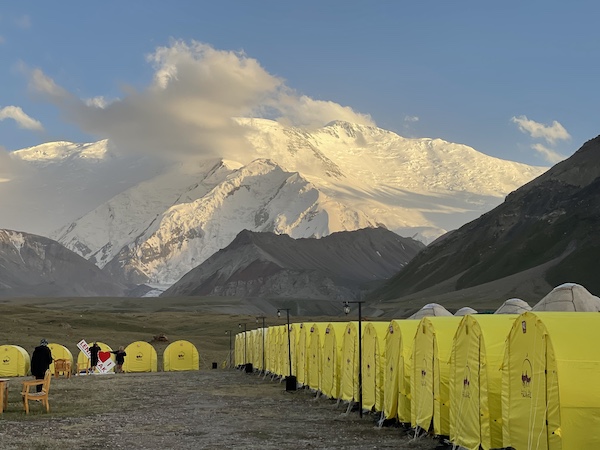 Array
(
    [id] => 3688
    [id_producto] => 544
    [imagen] => 544-3688-expedicion-al-pico-lenin-7-134m-clon-544_529.jpeg
    [orden] => 0
)
