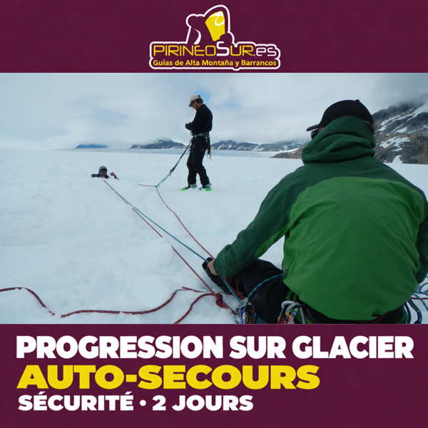 Exercice réel de secours en crevasse avec un système de mouflage en Z sur la neige. Stage de progression glaciaire et de secours en crevasse · 2 jours.
